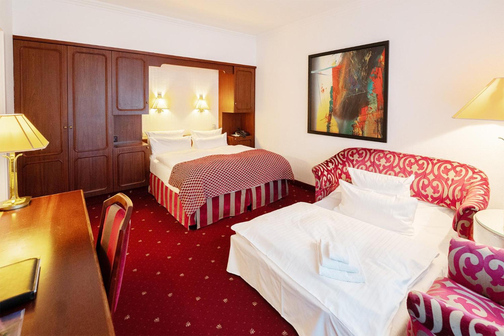 Bernstein Hotel Villa Kastania Берлин Екстериор снимка