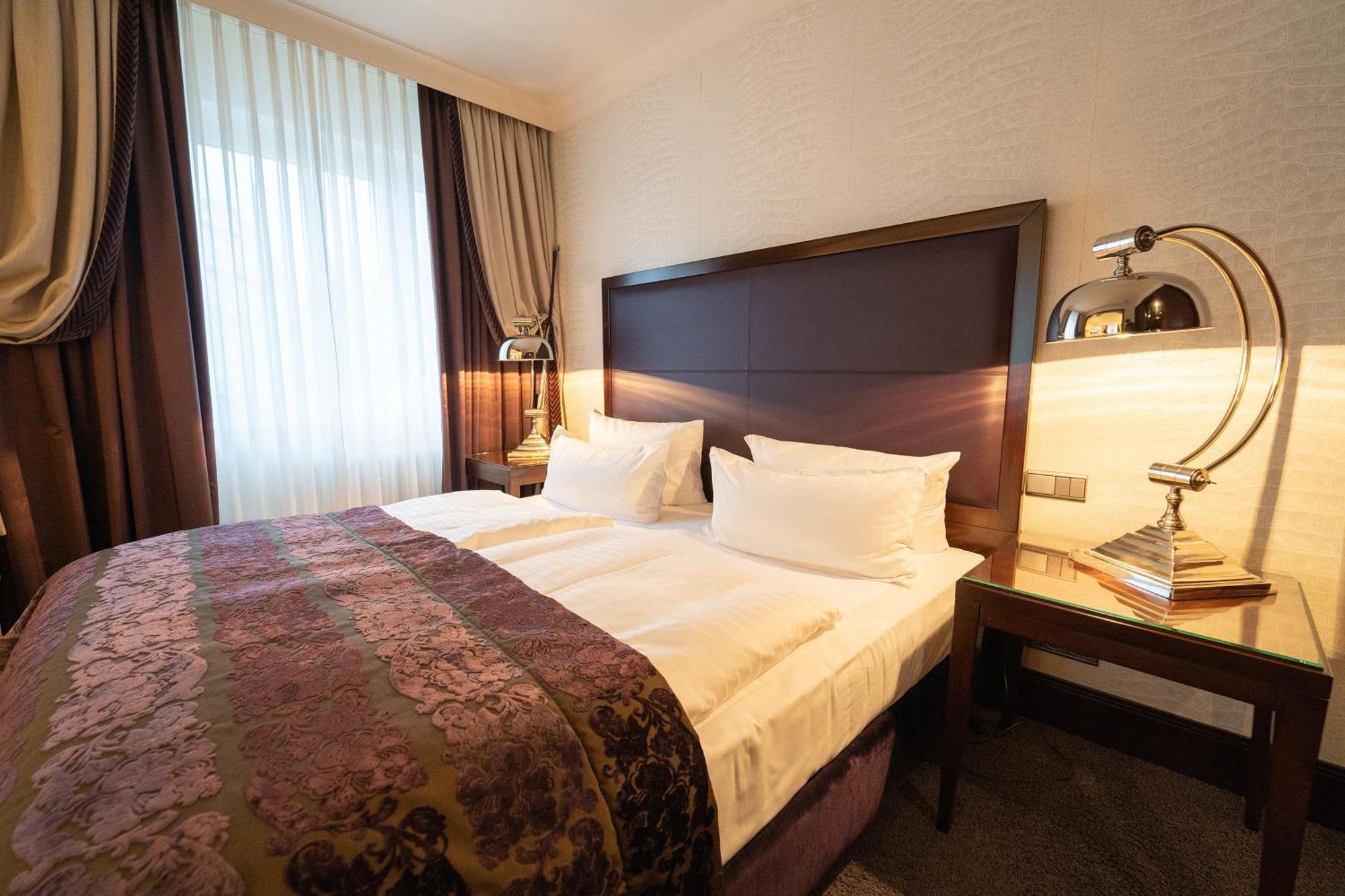 Bernstein Hotel Villa Kastania Берлин Екстериор снимка