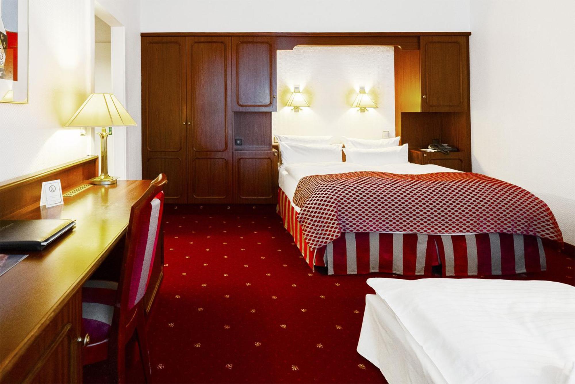Bernstein Hotel Villa Kastania Берлин Стая снимка